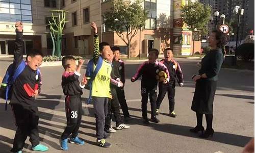 太原桃南小学足球队_太原市小学组足球联赛